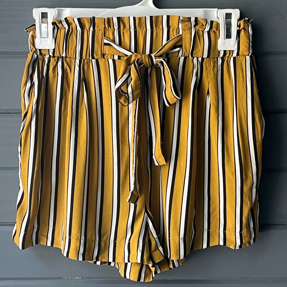 💛🖤🤍Gold Mustard Yellow Striped Shorts with Bow💛🖤🤍
